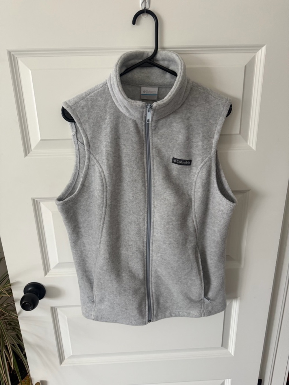 Columbia women’s ' Gray Fleece Vest - Lightweight Zip Front